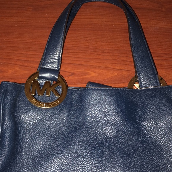 Michael Kors Fulton Navy Blue Leather Shoulder Bag - Picture 3 of 9